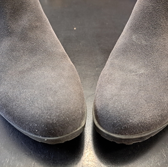 Blondo Chelsea Grey Suede Ankle Booties    Size 8.5 - Picture 2 of 13